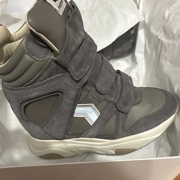 Isabel Marant Gray and Cream Sneakers - Picture 2 of 13